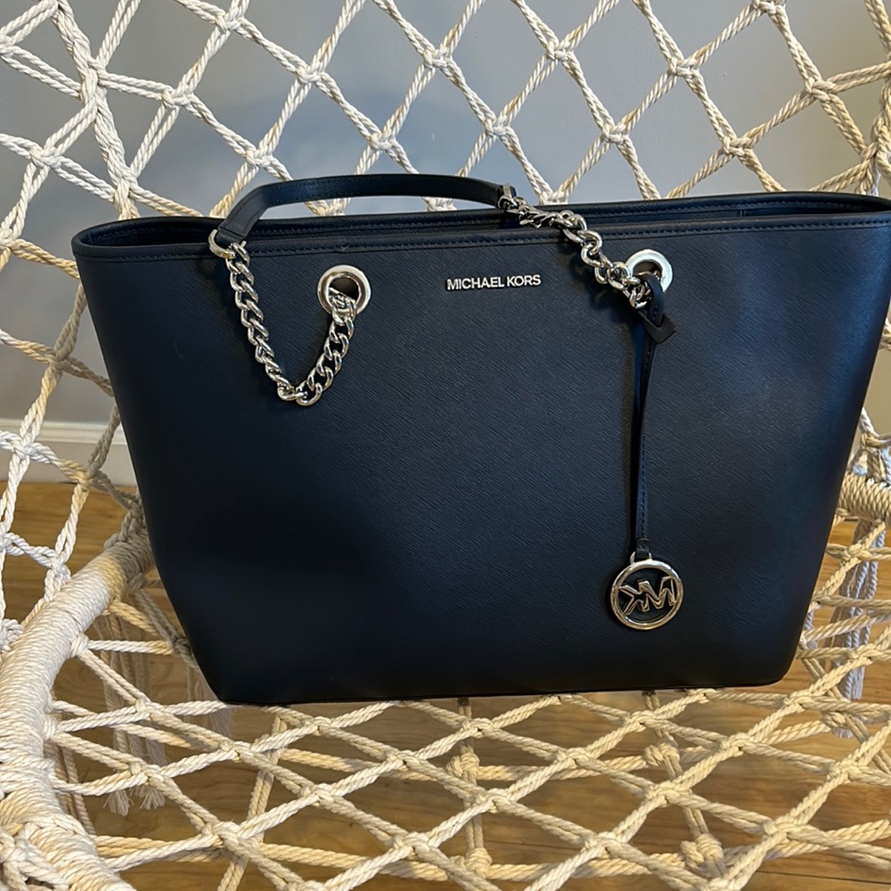 Like New MK navy Tote with silver trim.  Size. 11”x17”
